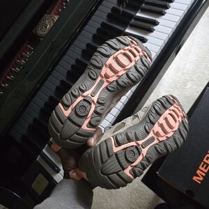 women's Merrell hikers sz 11